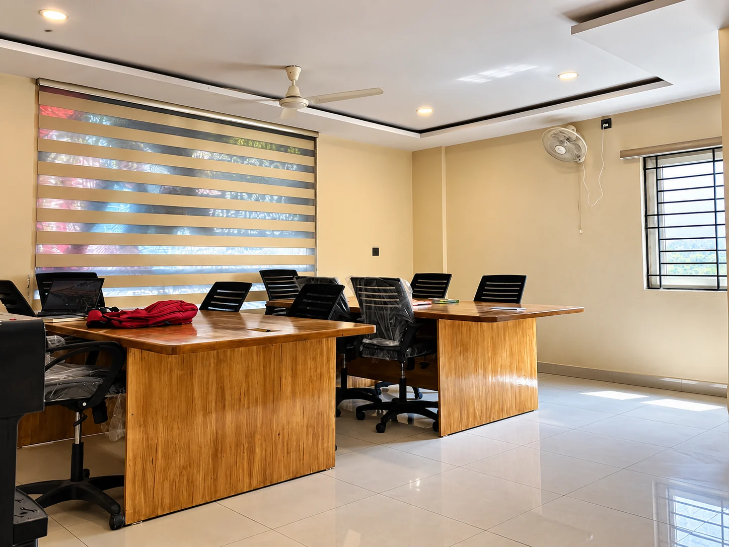 Bright work and meeting area at Neom Corporate Stays near Manyata Tech Park