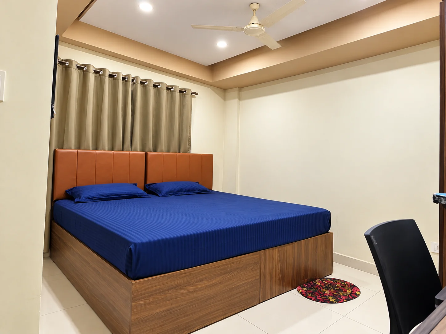 Modern bedroom with navy bedding